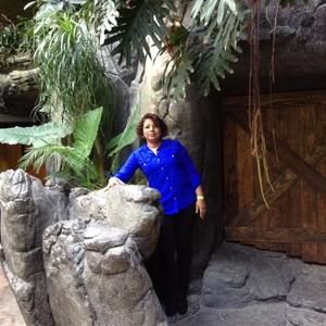 Meet your Posher, Adelina